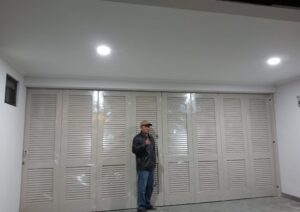 pintu garasi henderson 18