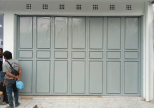 pintu garasi henderson 8